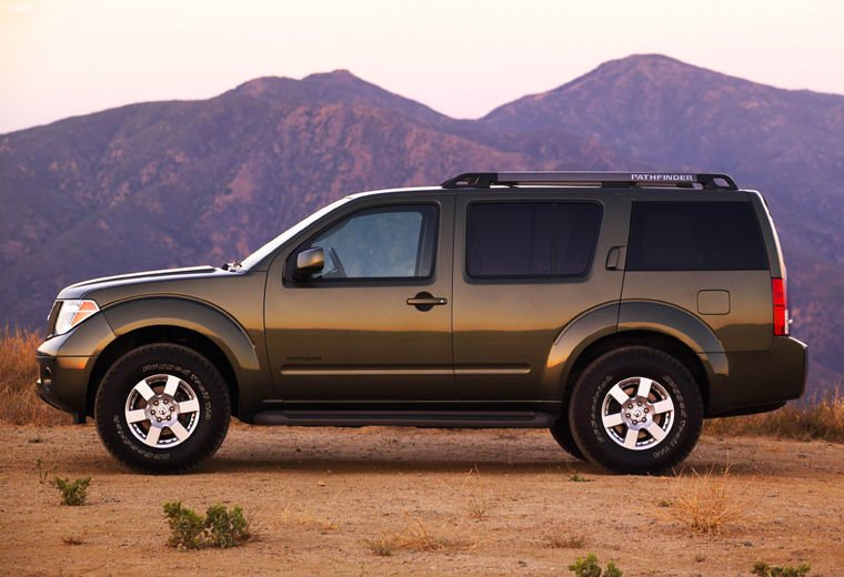 2005 Nissan Pathfinder SE Picture